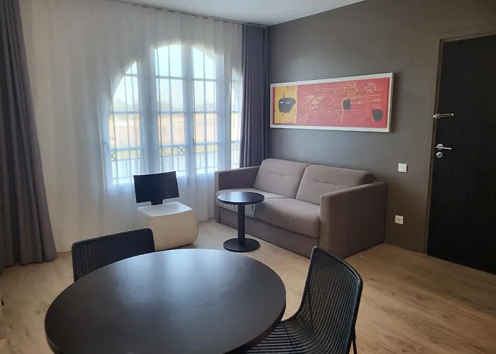 Aparthotel Adagio Val D'europe 3*